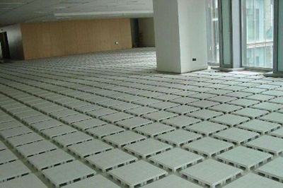 塑料地板與實木地板 優缺點對比與保養指南